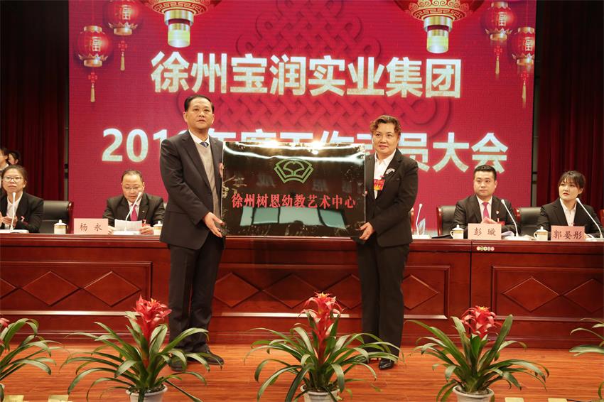 徐州单双线上平台,单双（中国）艺术中心主任颜艳接牌徐州单双线上平台,单双（中国）艺术中心