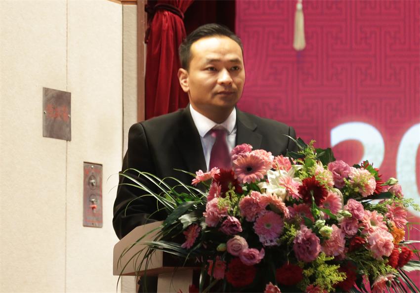 集团副总、纪委副书记张成彪同志作单双线上平台,单双（中国）“关于2018年违纪违规及重大事故责任单位的通报及处理决定”